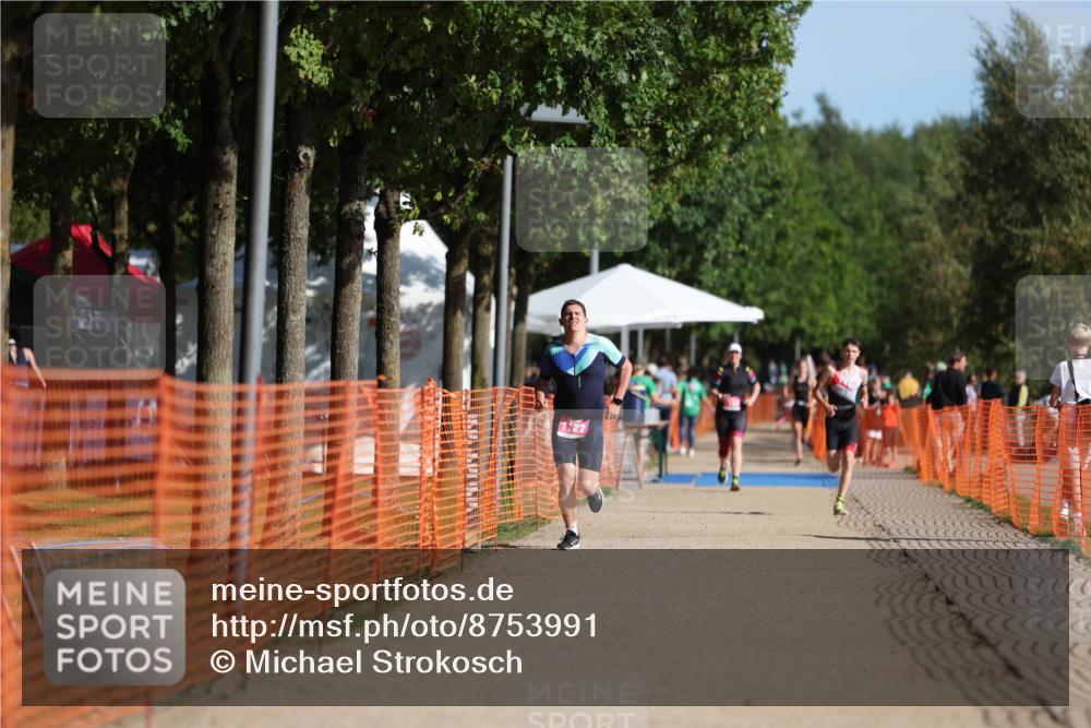 07.09.2025 - 19. Norderstedt Triathlon Michael Strokosch http://msf.ph/oto/8753991 07.09.2025 10:40:07 Laufen 1127 meine-sportfotos.de