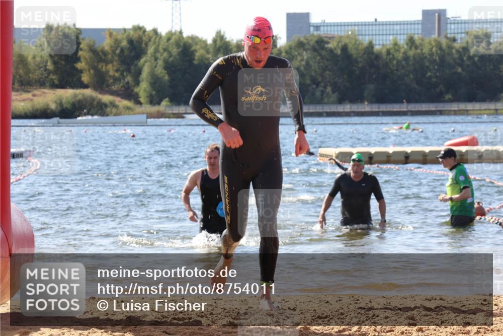 07.09.2025 - 19. Norderstedt Triathlon Luisa Fischer http://msf.ph/oto/8754011 07.09.2025 11:42:03 Schwimmen 730, 1359, 1367 meine-sportfotos.de