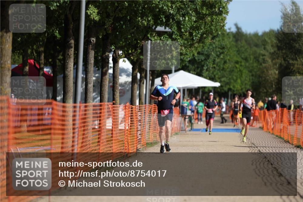 07.09.2025 - 19. Norderstedt Triathlon Michael Strokosch http://msf.ph/oto/8754017 07.09.2025 10:40:07 Laufen 1127 meine-sportfotos.de