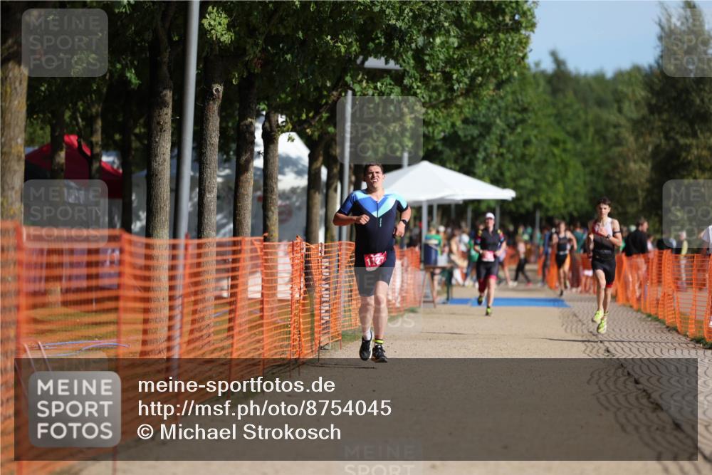 07.09.2025 - 19. Norderstedt Triathlon Michael Strokosch http://msf.ph/oto/8754045 07.09.2025 10:40:08 Laufen 1127 meine-sportfotos.de