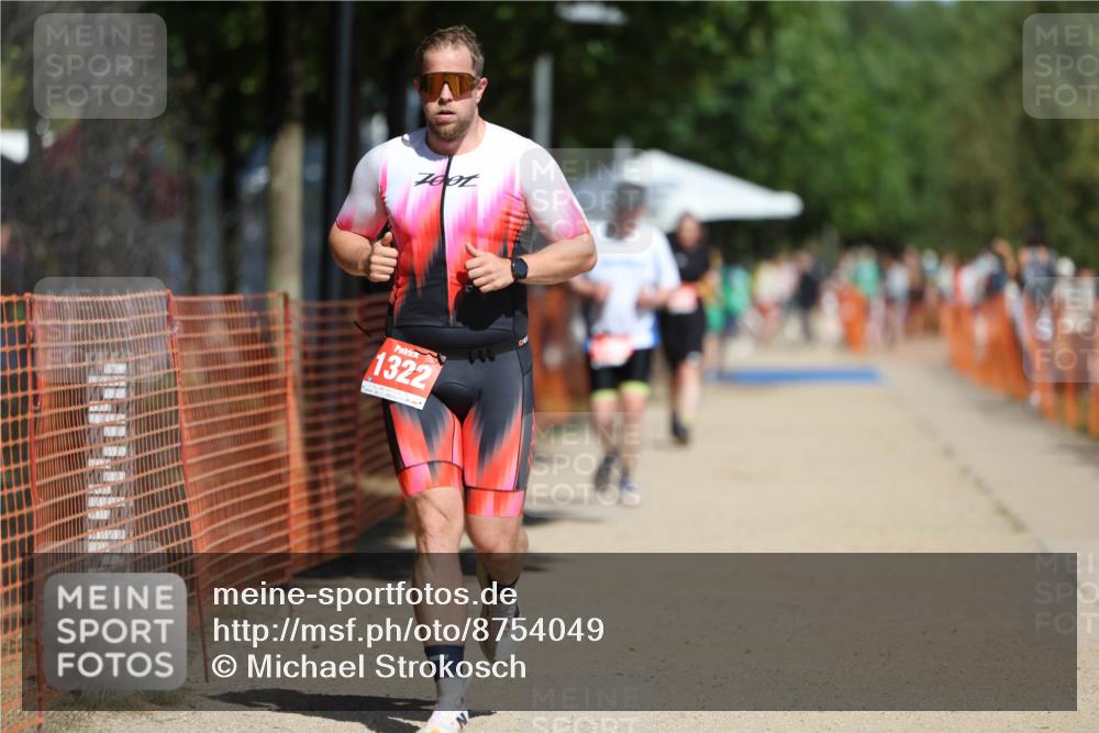 07.09.2025 - 19. Norderstedt Triathlon Michael Strokosch http://msf.ph/oto/8754049 07.09.2025 12:48:09 Laufen 1282, 1322 meine-sportfotos.de
