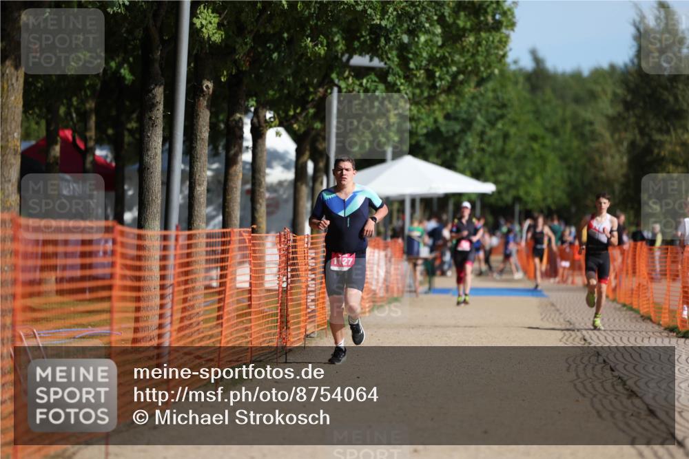 07.09.2025 - 19. Norderstedt Triathlon Michael Strokosch http://msf.ph/oto/8754064 07.09.2025 10:40:09 Laufen 664, 1127 meine-sportfotos.de