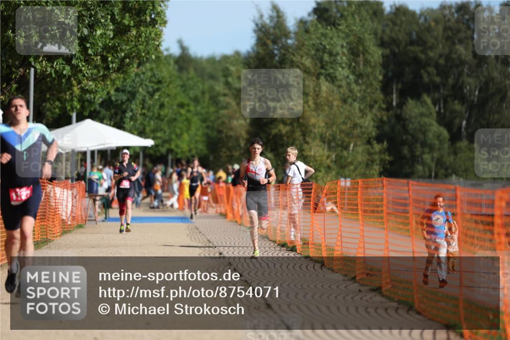 07.09.2025 - 19. Norderstedt Triathlon Michael Strokosch http://msf.ph/oto/8754071 07.09.2025 10:40:10 Laufen 664, 1127 meine-sportfotos.de