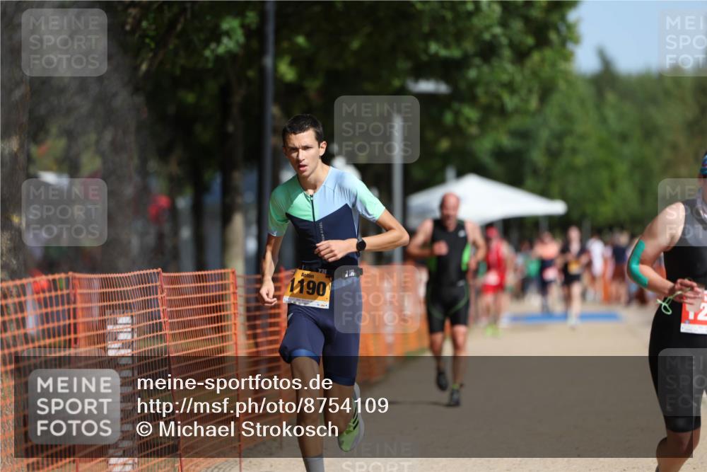 07.09.2025 - 19. Norderstedt Triathlon Michael Strokosch http://msf.ph/oto/8754109 07.09.2025 12:02:14 Laufen 1190, 1217, 1218 meine-sportfotos.de