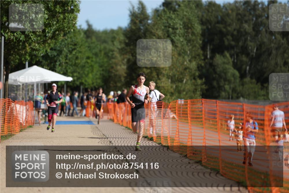 07.09.2025 - 19. Norderstedt Triathlon Michael Strokosch http://msf.ph/oto/8754116 07.09.2025 10:40:11 Laufen 664, 1127 meine-sportfotos.de