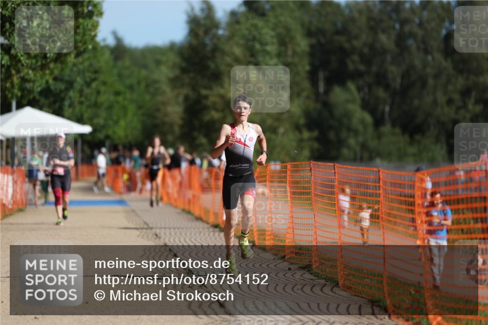 07.09.2025 - 19. Norderstedt Triathlon Michael Strokosch http://msf.ph/oto/8754152 07.09.2025 10:40:13 Laufen 664, 1127 meine-sportfotos.de