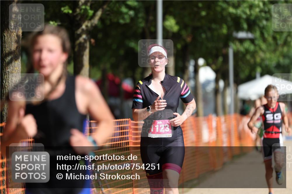 07.09.2025 - 19. Norderstedt Triathlon Michael Strokosch http://msf.ph/oto/8754251 07.09.2025 10:59:20 Laufen 64, 73, 83, 1123 meine-sportfotos.de