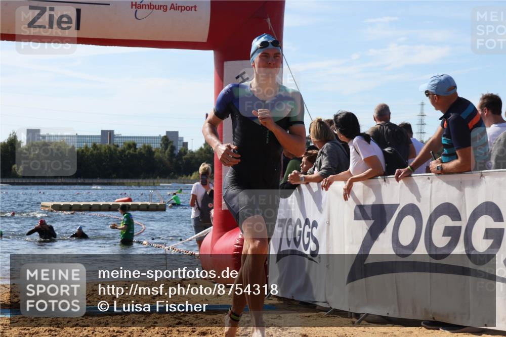 07.09.2025 - 19. Norderstedt Triathlon Luisa Fischer http://msf.ph/oto/8754318 07.09.2025 11:42:31 Schwimmen 838, 856 meine-sportfotos.de