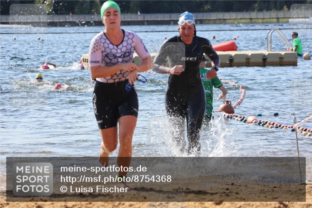 07.09.2025 - 19. Norderstedt Triathlon Luisa Fischer http://msf.ph/oto/8754368 07.09.2025 11:42:44 Schwimmen 738, 1294, 1379 meine-sportfotos.de