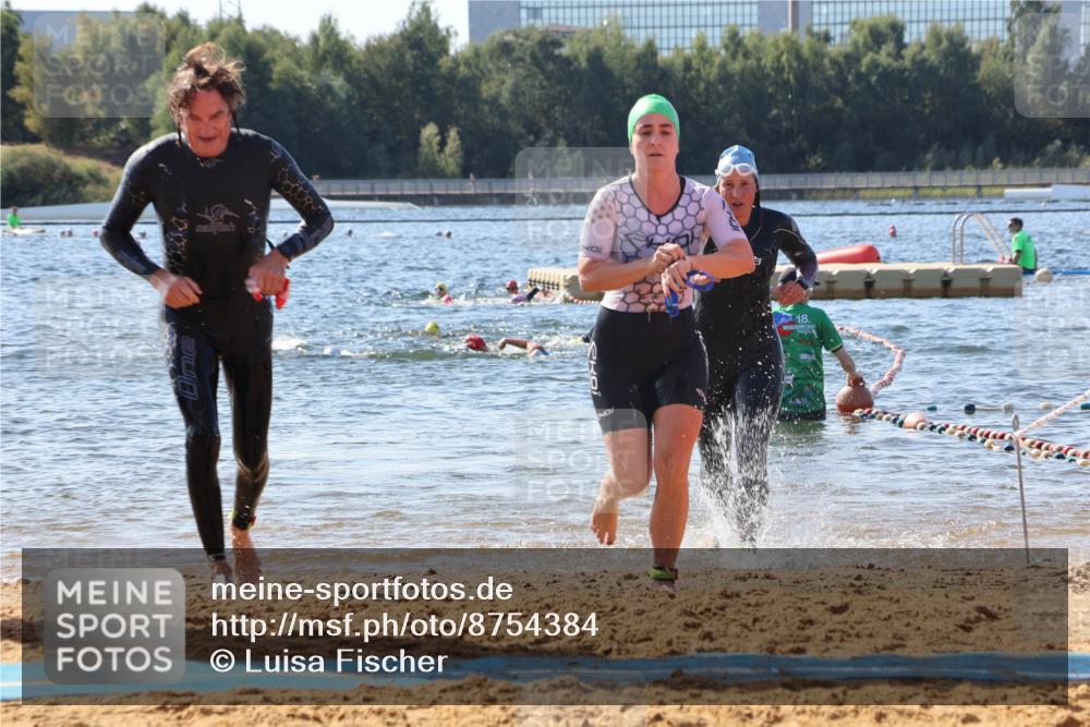 07.09.2025 - 19. Norderstedt Triathlon Luisa Fischer http://msf.ph/oto/8754384 07.09.2025 11:42:45 Schwimmen 738, 1294, 1379 meine-sportfotos.de