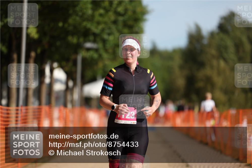 07.09.2025 - 19. Norderstedt Triathlon Michael Strokosch http://msf.ph/oto/8754433 07.09.2025 10:40:24 Laufen 645, 1123 meine-sportfotos.de