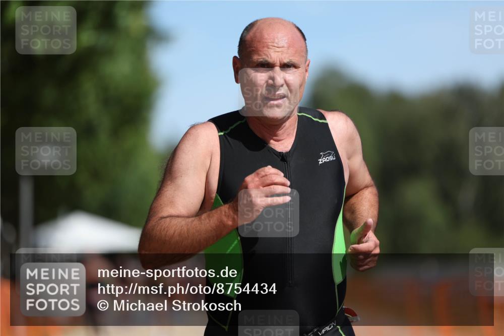 07.09.2025 - 19. Norderstedt Triathlon Michael Strokosch http://msf.ph/oto/8754434 07.09.2025 12:02:23 Laufen 1217 meine-sportfotos.de