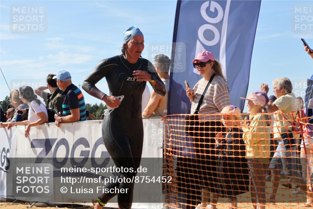 07.09.2025 - 19. Norderstedt Triathlon Luisa Fischer http://msf.ph/oto/8754452 07.09.2025 11:42:51 Schwimmen 738, 1294, 1379 meine-sportfotos.de