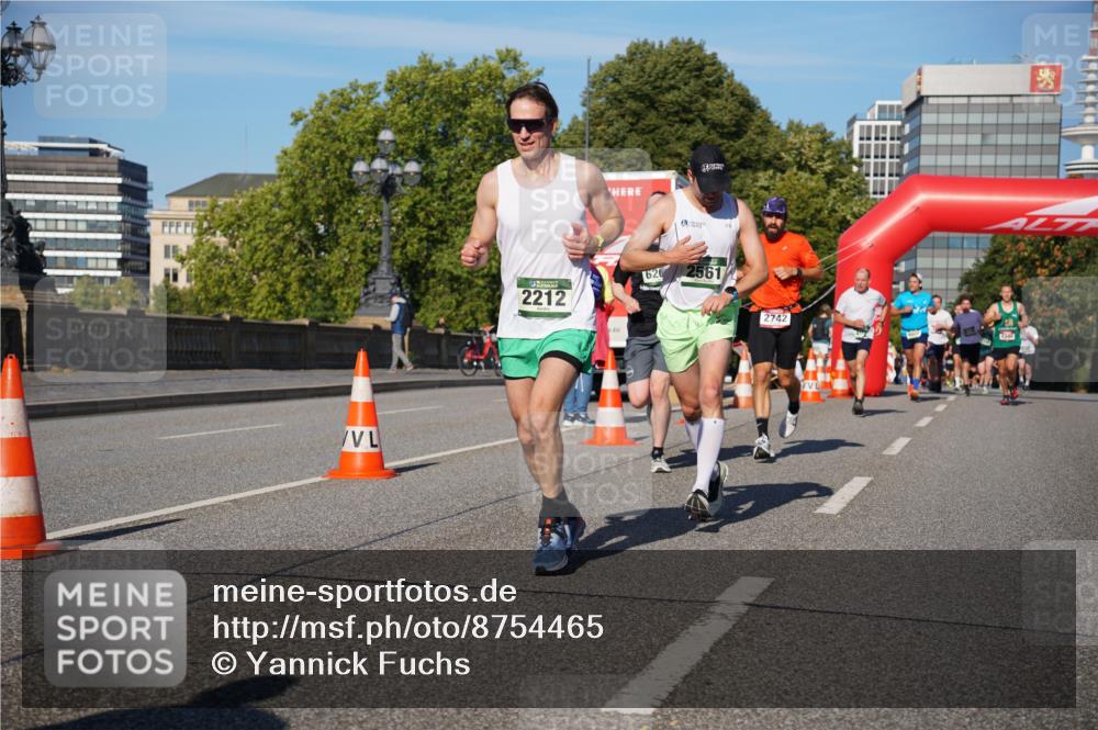 07.09.2025 - BARMER Alsterlauf Yannick Fuchs http://msf.ph/oto/8754465 07.09.2025 09:37:24 Laufen 2212, 626, 2561, 2742, 340 meine-sportfotos.de