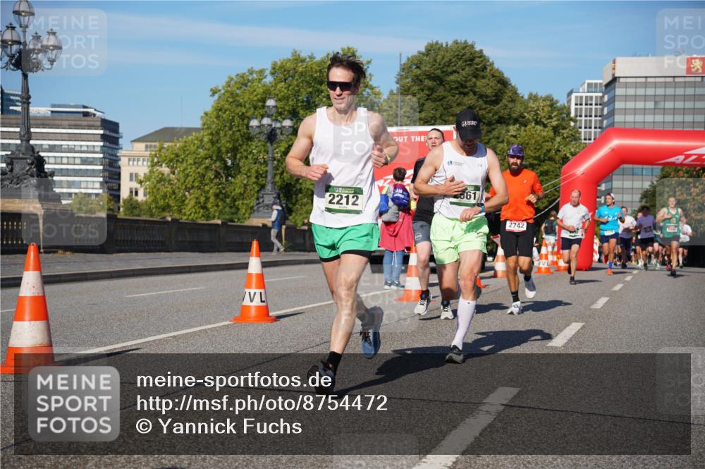 07.09.2025 - BARMER Alsterlauf Yannick Fuchs http://msf.ph/oto/8754472 07.09.2025 09:37:24 Laufen 2212, 561, 2742, 2340 meine-sportfotos.de