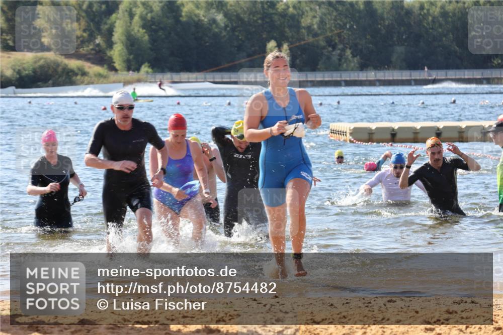 07.09.2025 - 19. Norderstedt Triathlon Luisa Fischer http://msf.ph/oto/8754482 07.09.2025 11:43:11 Schwimmen 202, 1220, 1252 meine-sportfotos.de