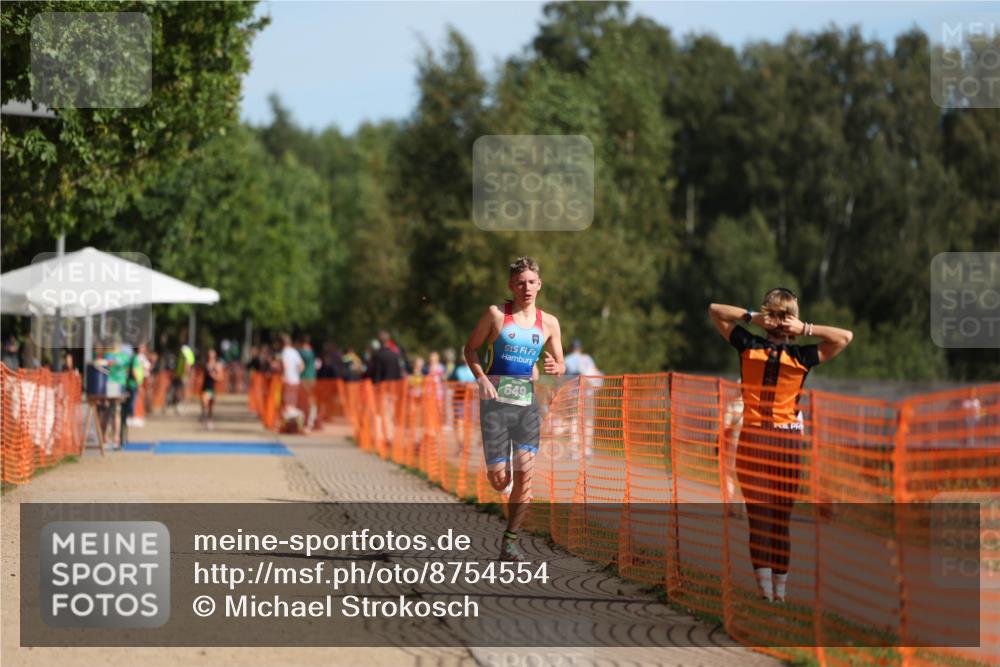 07.09.2025 - 19. Norderstedt Triathlon Michael Strokosch http://msf.ph/oto/8754554 07.09.2025 10:40:48 Laufen 649 meine-sportfotos.de