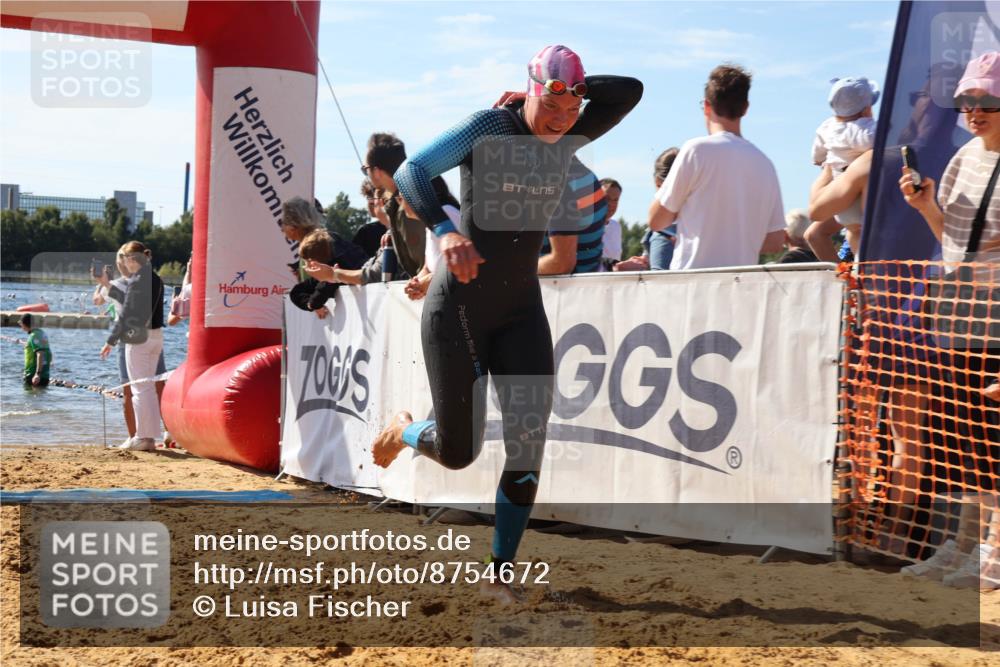07.09.2025 - 19. Norderstedt Triathlon Luisa Fischer http://msf.ph/oto/8754672 07.09.2025 11:43:35 Schwimmen 261, 699 meine-sportfotos.de