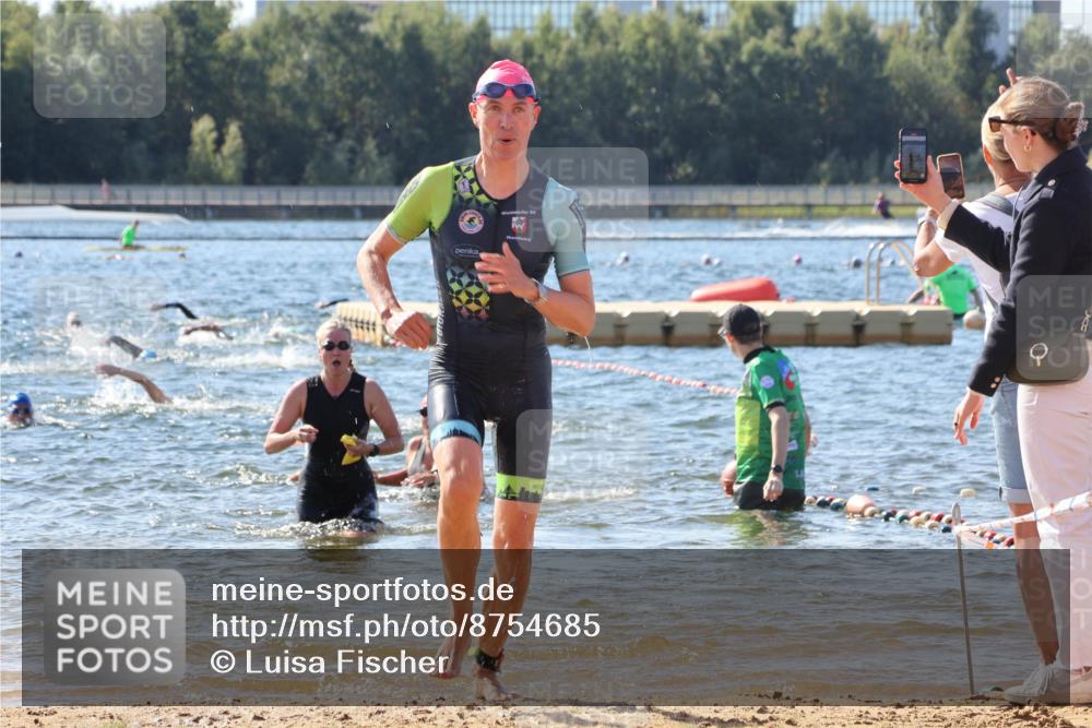 07.09.2025 - 19. Norderstedt Triathlon Luisa Fischer http://msf.ph/oto/8754685 07.09.2025 11:43:37 Schwimmen 261, 699 meine-sportfotos.de