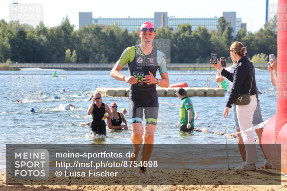 07.09.2025 - 19. Norderstedt Triathlon Luisa Fischer http://msf.ph/oto/8754698 07.09.2025 11:43:38 Schwimmen 261, 699 meine-sportfotos.de