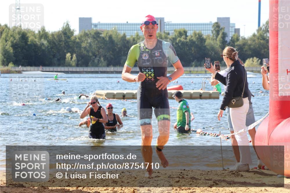 07.09.2025 - 19. Norderstedt Triathlon Luisa Fischer http://msf.ph/oto/8754710 07.09.2025 11:43:38 Schwimmen 261, 699 meine-sportfotos.de