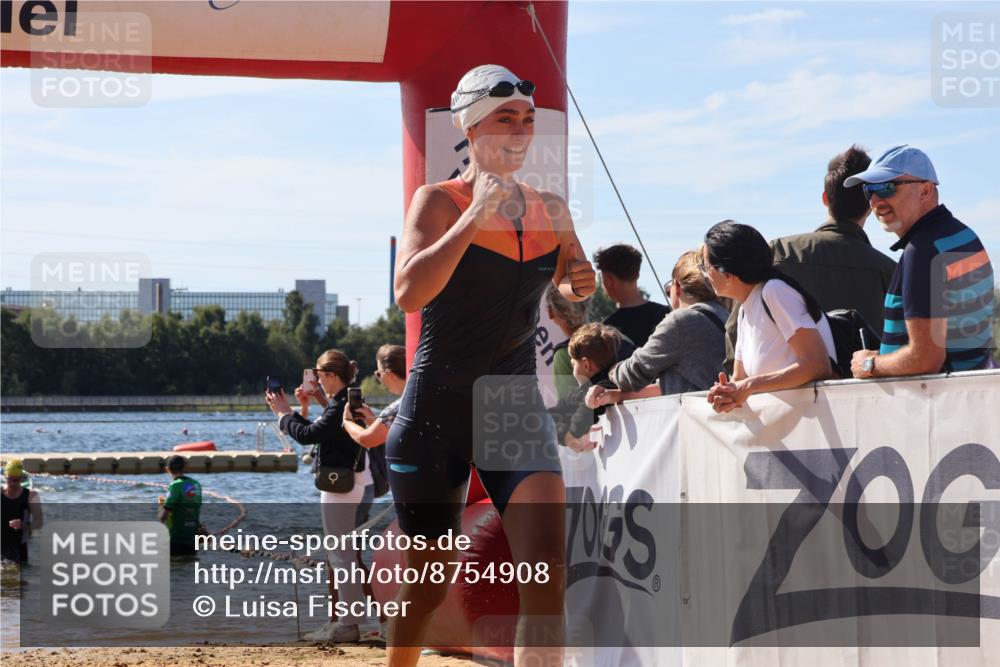 07.09.2025 - 19. Norderstedt Triathlon Luisa Fischer http://msf.ph/oto/8754908 07.09.2025 11:43:52 Schwimmen 1213, 1224, 1387 meine-sportfotos.de