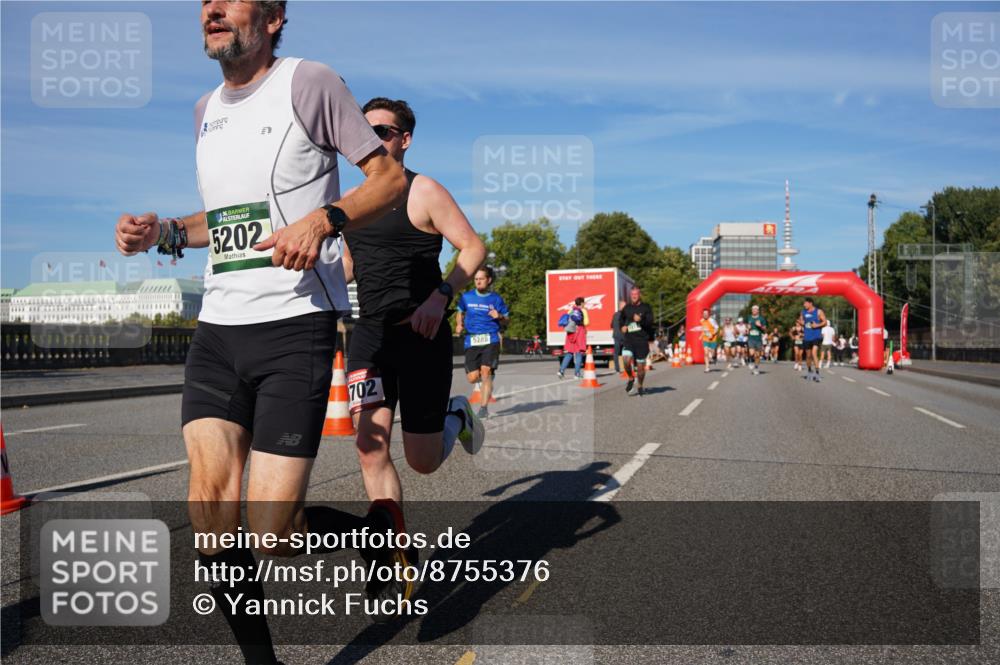 07.09.2025 - BARMER Alsterlauf Yannick Fuchs http://msf.ph/oto/8755376 07.09.2025 09:37:51 Laufen 5202, 702, 5288 meine-sportfotos.de