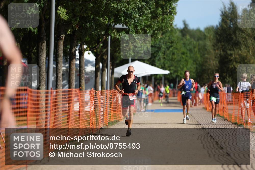 07.09.2025 - 19. Norderstedt Triathlon Michael Strokosch http://msf.ph/oto/8755493 07.09.2025 10:41:41 Laufen 673, 1132, 1148 meine-sportfotos.de