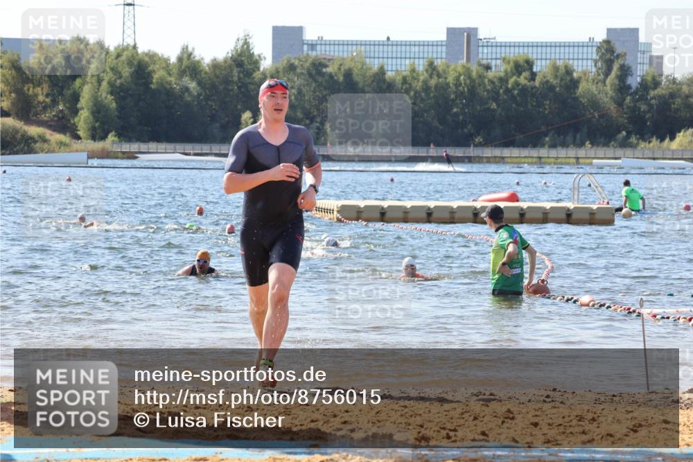 07.09.2025 - 19. Norderstedt Triathlon Luisa Fischer http://msf.ph/oto/8756015 07.09.2025 11:45:23 Schwimmen 195, 210, 282, 761 meine-sportfotos.de