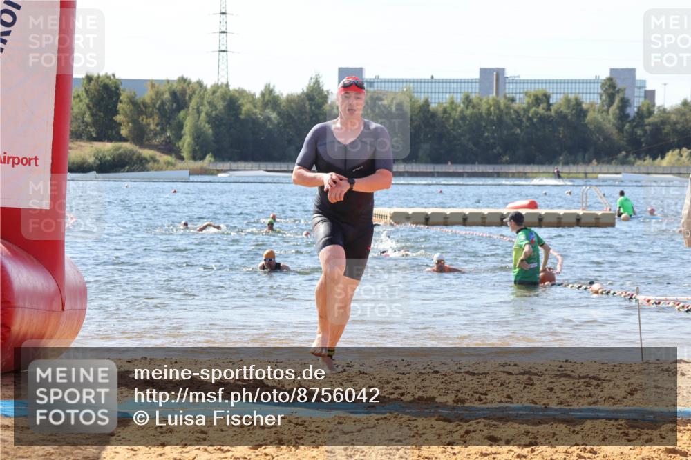 07.09.2025 - 19. Norderstedt Triathlon Luisa Fischer http://msf.ph/oto/8756042 07.09.2025 11:45:24 Schwimmen 195, 210, 282, 761 meine-sportfotos.de