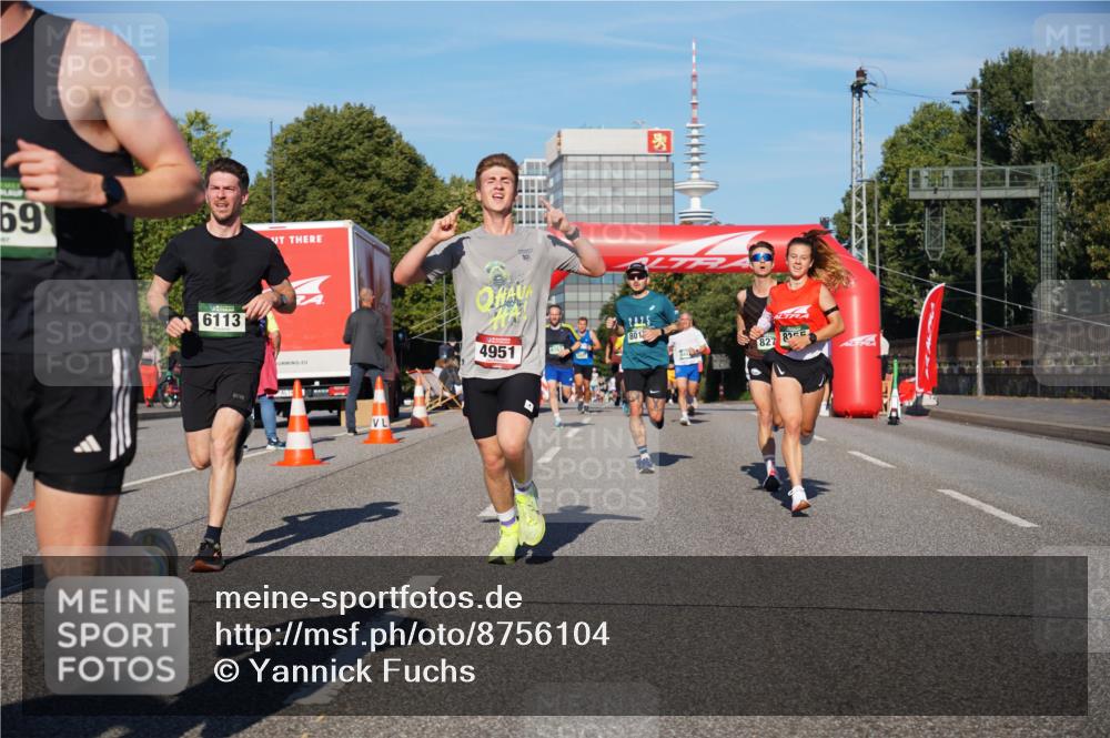 07.09.2025 - BARMER Alsterlauf Yannick Fuchs http://msf.ph/oto/8756104 07.09.2025 09:38:07 Laufen 69, 6113, 4951, 801, 827, 8 meine-sportfotos.de