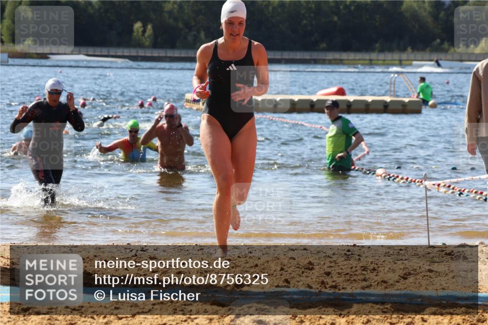 07.09.2025 - 19. Norderstedt Triathlon Luisa Fischer http://msf.ph/oto/8756325 07.09.2025 11:45:56 Schwimmen 727, 780 meine-sportfotos.de