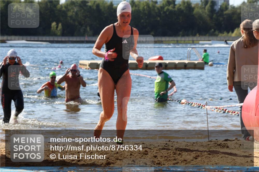 07.09.2025 - 19. Norderstedt Triathlon Luisa Fischer http://msf.ph/oto/8756334 07.09.2025 11:45:57 Schwimmen 727, 780 meine-sportfotos.de