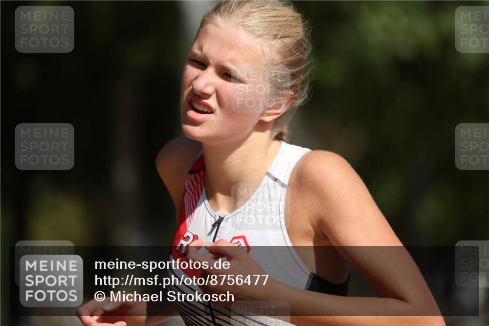 07.09.2025 - 19. Norderstedt Triathlon Michael Strokosch http://msf.ph/oto/8756477 07.09.2025 12:03:47 Laufen 1170, 1305 meine-sportfotos.de