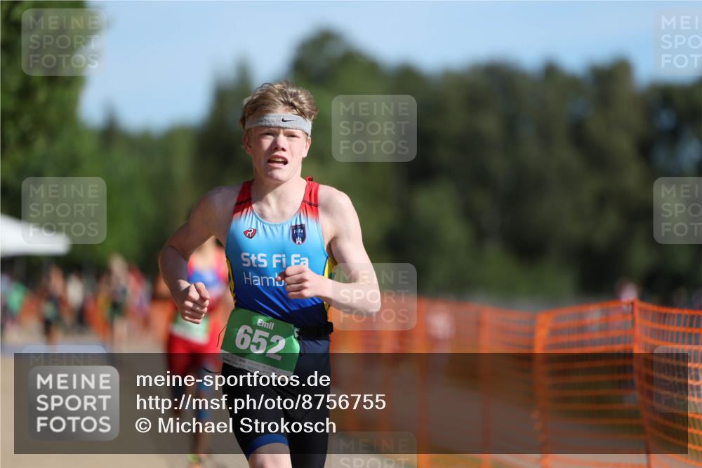07.09.2025 - 19. Norderstedt Triathlon Michael Strokosch http://msf.ph/oto/8756755 07.09.2025 10:42:34 Laufen 652, 672, 686 meine-sportfotos.de