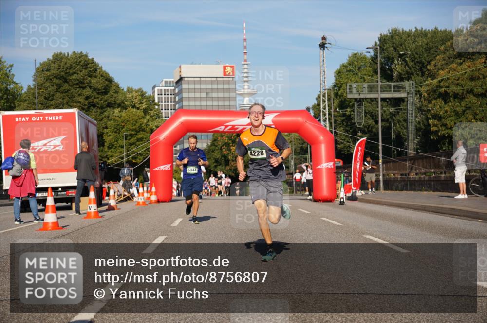 07.09.2025 - BARMER Alsterlauf Yannick Fuchs http://msf.ph/oto/8756807 07.09.2025 09:38:25 Laufen 5344, 4228 meine-sportfotos.de