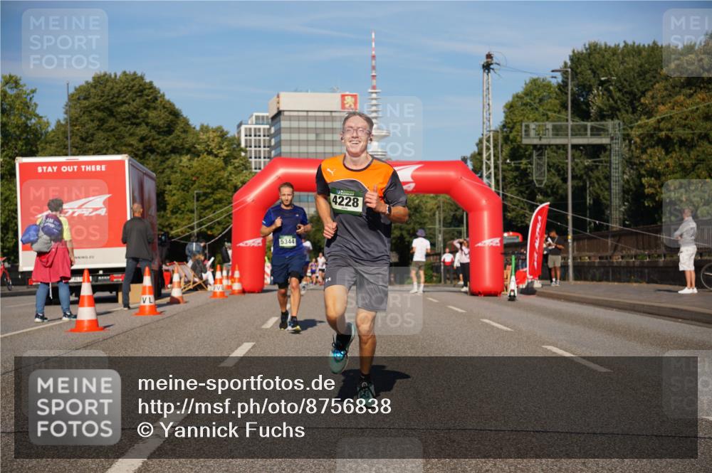 07.09.2025 - BARMER Alsterlauf Yannick Fuchs http://msf.ph/oto/8756838 07.09.2025 09:38:26 Laufen 5344, 4228 meine-sportfotos.de