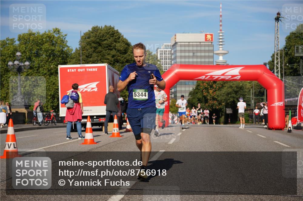 07.09.2025 - BARMER Alsterlauf Yannick Fuchs http://msf.ph/oto/8756918 07.09.2025 09:38:28 Laufen 5344, 51 meine-sportfotos.de