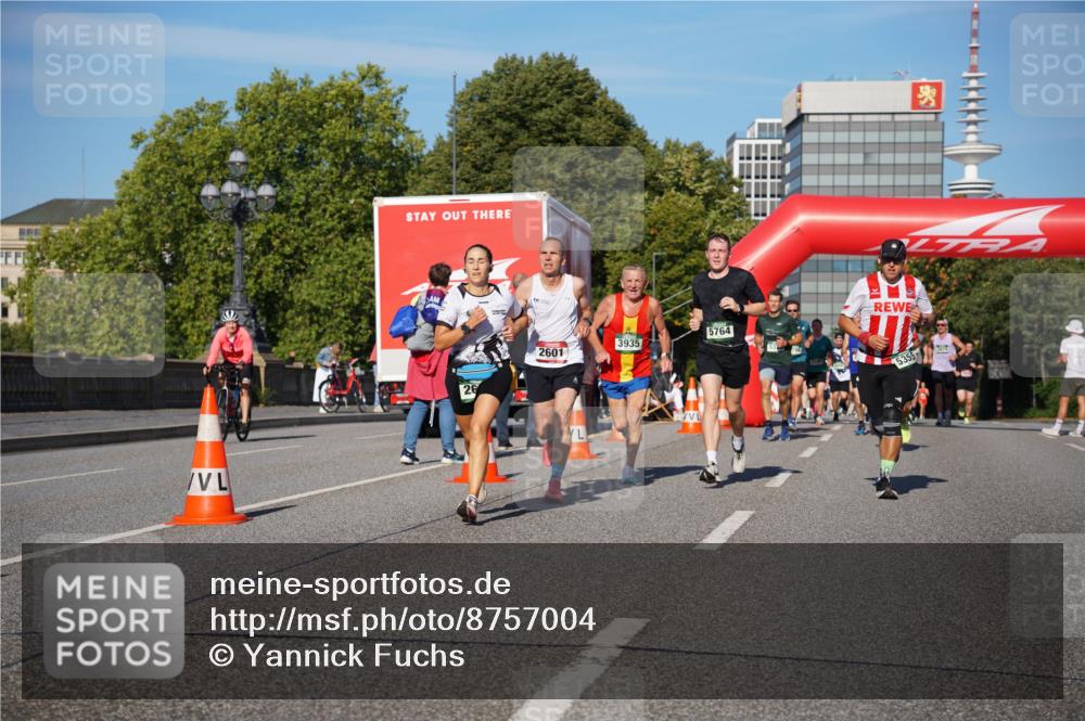 07.09.2025 - BARMER Alsterlauf Yannick Fuchs http://msf.ph/oto/8757004 07.09.2025 09:38:41 Laufen 26, 2601, 5764, 3935, 5355 meine-sportfotos.de