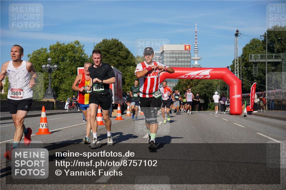 07.09.2025 - BARMER Alsterlauf Yannick Fuchs http://msf.ph/oto/8757102 07.09.2025 09:38:43 Laufen 2601, 5764, 5325, 5355, 5373 meine-sportfotos.de