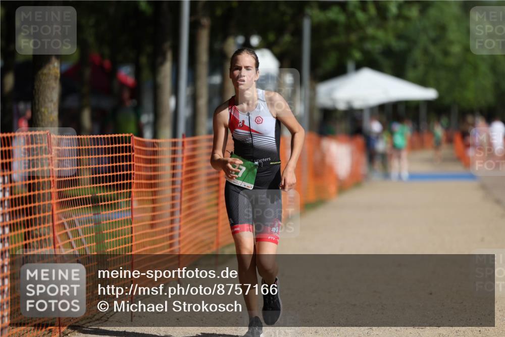 07.09.2025 - 19. Norderstedt Triathlon Michael Strokosch http://msf.ph/oto/8757166 07.09.2025 11:02:02 Laufen 77 meine-sportfotos.de