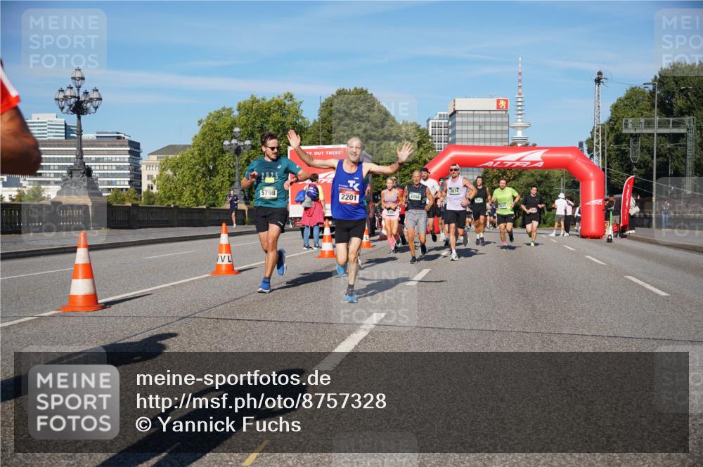 07.09.2025 - BARMER Alsterlauf Yannick Fuchs http://msf.ph/oto/8757328 07.09.2025 09:38:47 Laufen 2025, 5798, 2201, 4357, 2258, 3874 meine-sportfotos.de