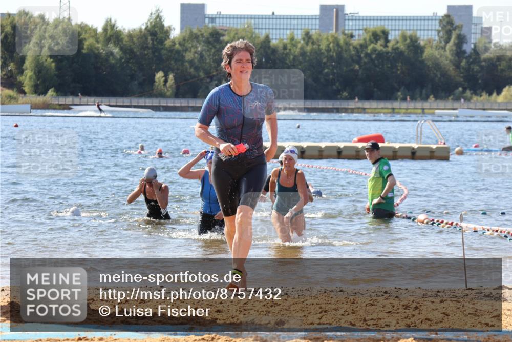 07.09.2025 - 19. Norderstedt Triathlon Luisa Fischer http://msf.ph/oto/8757432 07.09.2025 11:47:28 Schwimmen 239, 243, 1243, 1338 meine-sportfotos.de