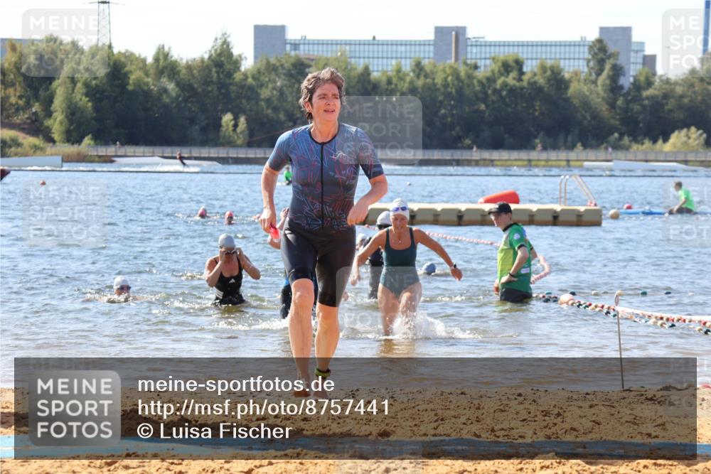 07.09.2025 - 19. Norderstedt Triathlon Luisa Fischer http://msf.ph/oto/8757441 07.09.2025 11:47:28 Schwimmen 239, 243, 1243, 1338 meine-sportfotos.de