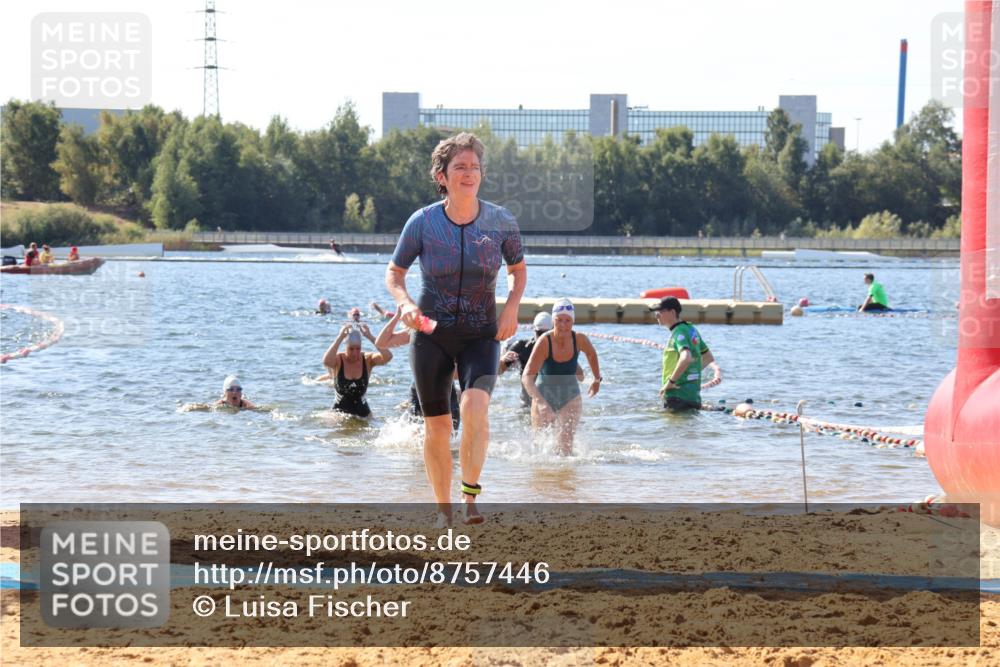 07.09.2025 - 19. Norderstedt Triathlon Luisa Fischer http://msf.ph/oto/8757446 07.09.2025 11:47:28 Schwimmen 239, 243, 1243, 1338 meine-sportfotos.de
