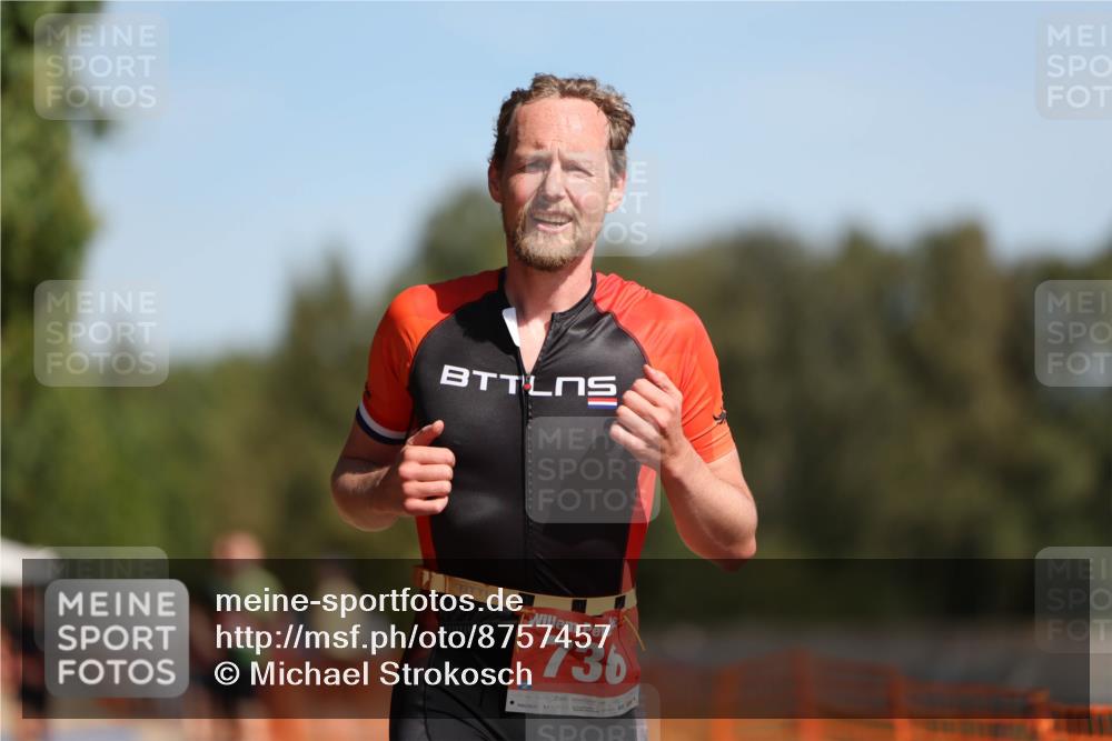 07.09.2025 - 19. Norderstedt Triathlon Michael Strokosch http://msf.ph/oto/8757457 07.09.2025 12:04:33 Laufen 138, 303, 736, 819 meine-sportfotos.de