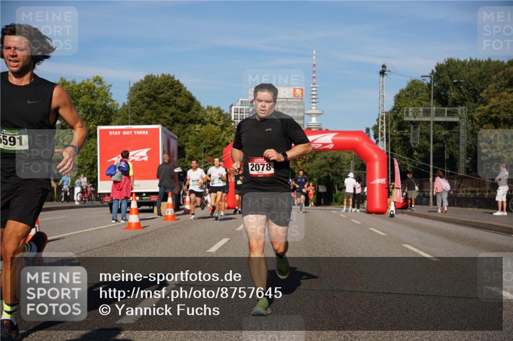 07.09.2025 - BARMER Alsterlauf Yannick Fuchs http://msf.ph/oto/8757645 07.09.2025 09:38:53 Laufen 136, 5591, 3722, 2078 meine-sportfotos.de