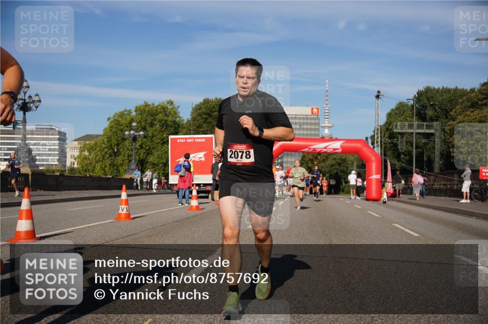 07.09.2025 - BARMER Alsterlauf Yannick Fuchs http://msf.ph/oto/8757692 07.09.2025 09:38:53 Laufen 2078 meine-sportfotos.de