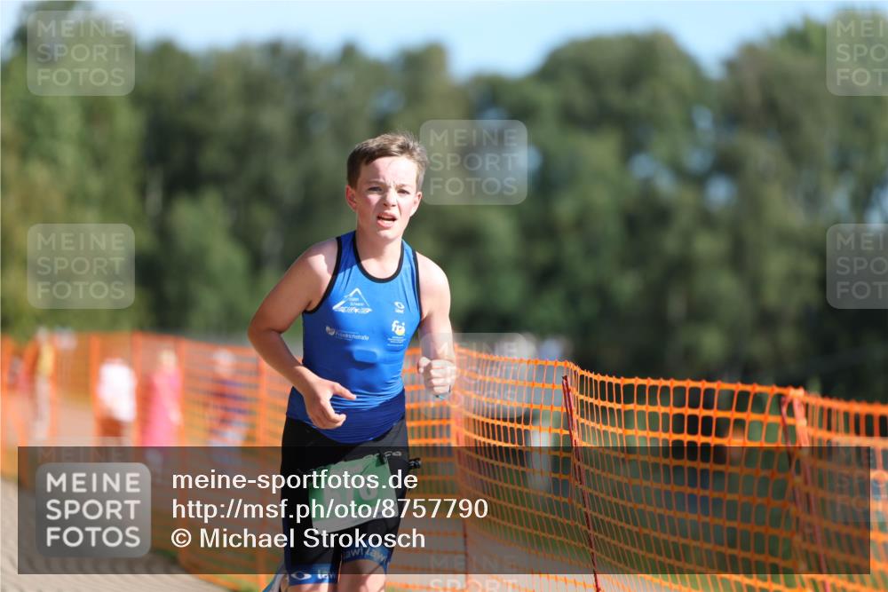 07.09.2025 - 19. Norderstedt Triathlon Michael Strokosch http://msf.ph/oto/8757790 07.09.2025 10:43:29 Laufen 676, 684 meine-sportfotos.de