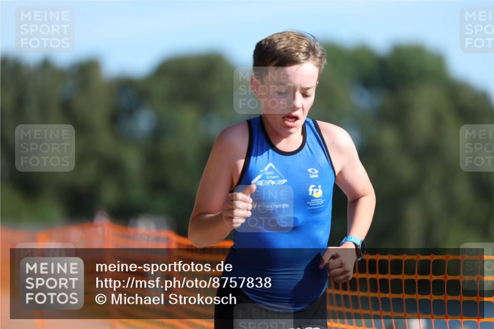 07.09.2025 - 19. Norderstedt Triathlon Michael Strokosch http://msf.ph/oto/8757838 07.09.2025 10:43:31 Laufen 676 meine-sportfotos.de